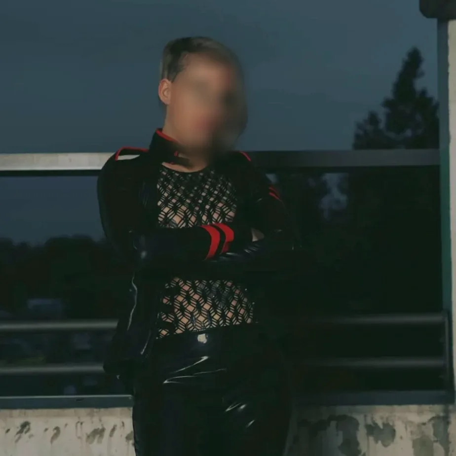 Amira, 38