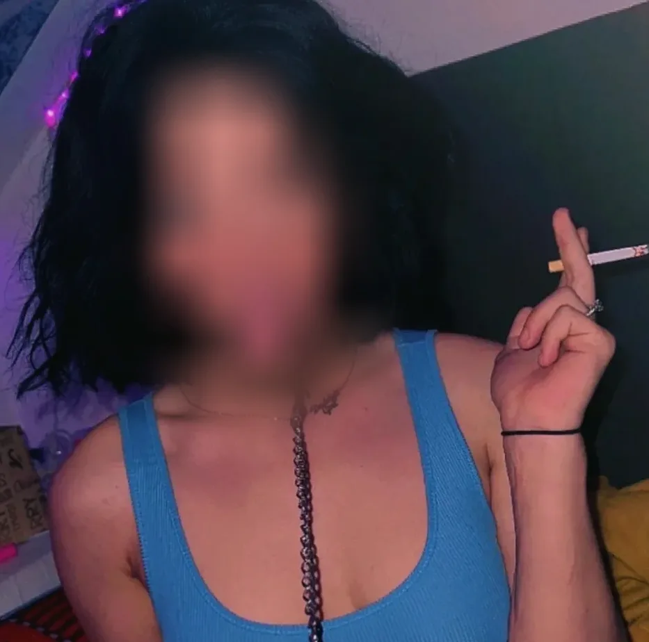 Denise, 23