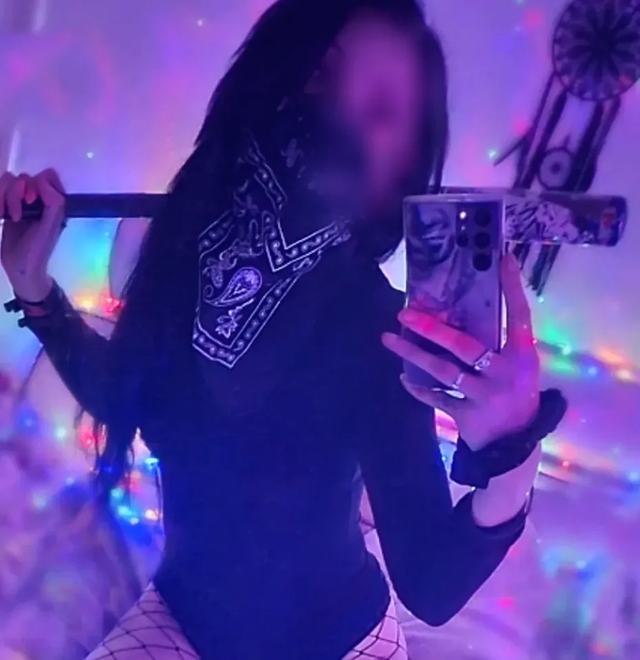 Lea, 28