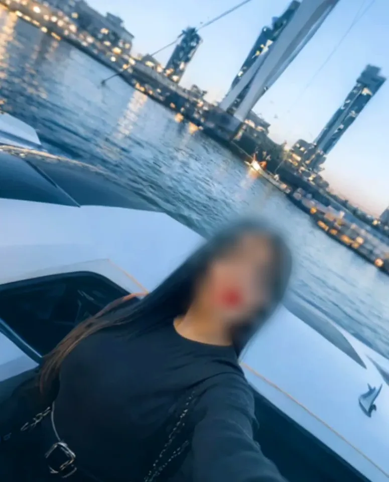 Nora, 35