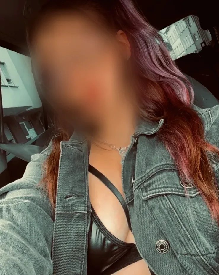 Yasmin, 27